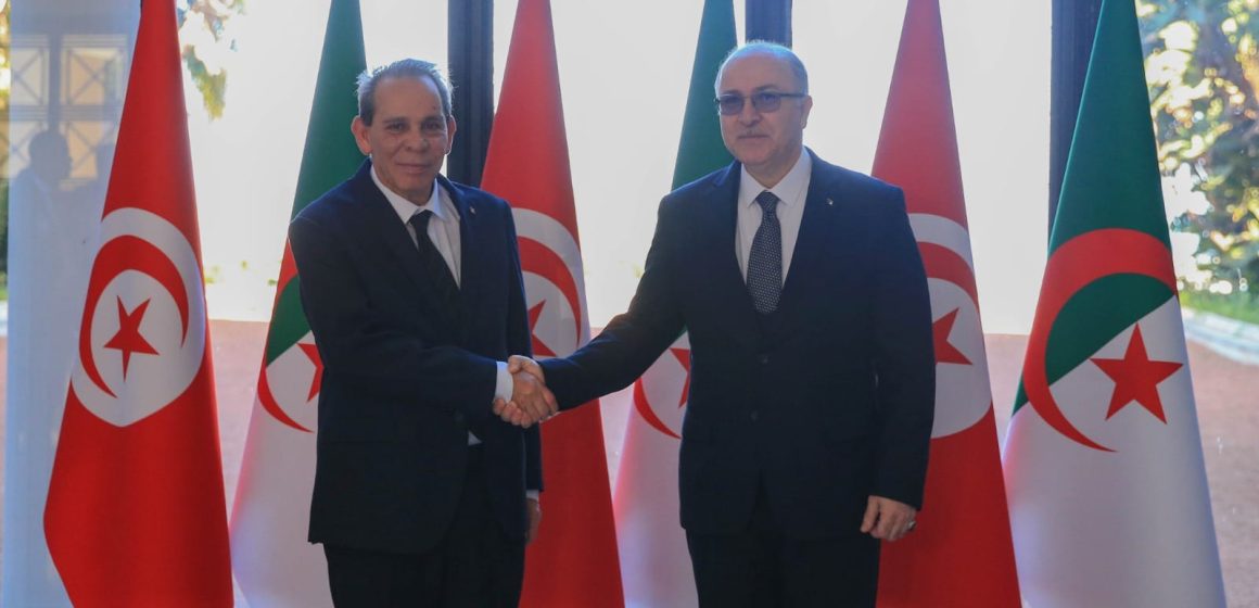 تقرير رسمي لرئاسة الحكومة: أحمد الحشاني يتحادث مع الوزير الأول الجزائري أيمن بن عبد الرحمان