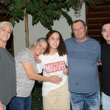 الجيش الإسرائيلي يؤكد تحرير مجندة كانت رهينة حماس و ينشر صورة لقائها بعائلتها