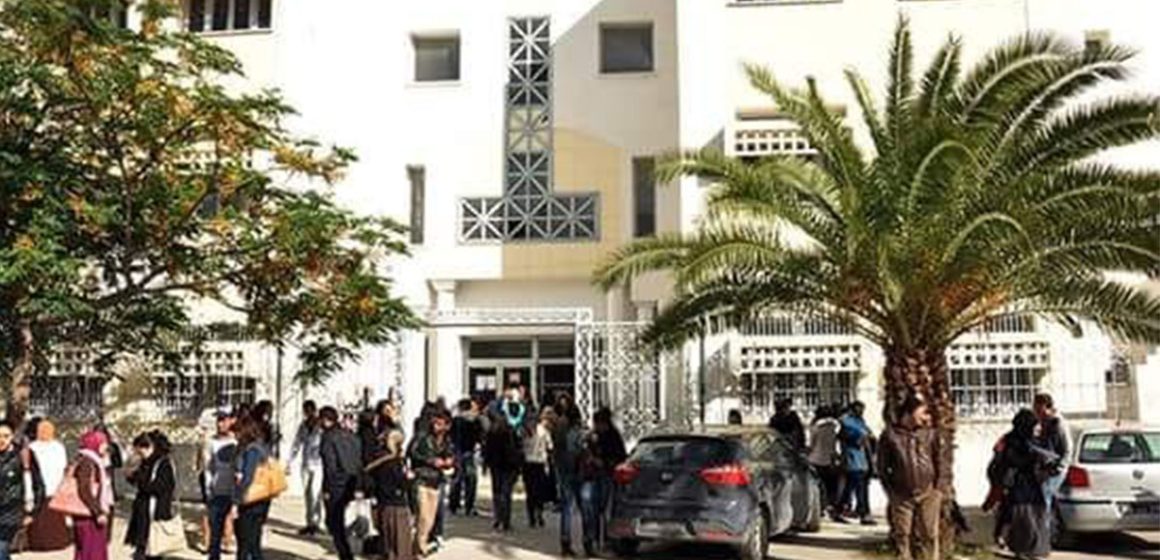 يتعرض أعضاء لجان الماجستير للتهديد من قبل احد الطلبة، المعهد العالي للغات بتونس يستنكر و يوضح… (وثيقة)