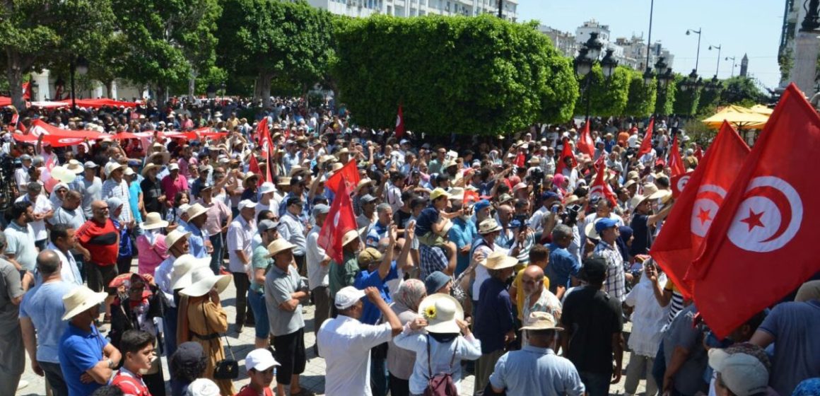 المجتمع المدني في تونس يرفض حملات التشويه والمغالطة التي يتعرض لها من السلطة
