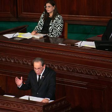 في كلمته بالبرلمان، رئيس الحكومة يؤكد أن تونس ليست في وضع افلاس (فيديو)