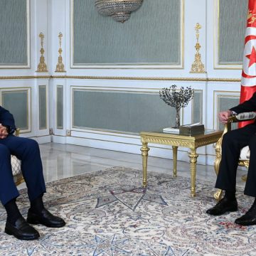 الأزمة الاقتصادية و غياب الرؤية الإصلاحية و ضياع المؤسسات في تونس  