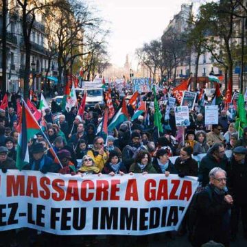 باريس/ الآلاف من الفرنسيين يتظاهرون دعما للفلسطينيين في غزة و من بينهم جاليات يهودية (فيديو)