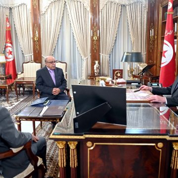 في لقاء الرئيس بوزير الشغل: التأكيد على مرافقة باعثي الشركات الأهلية