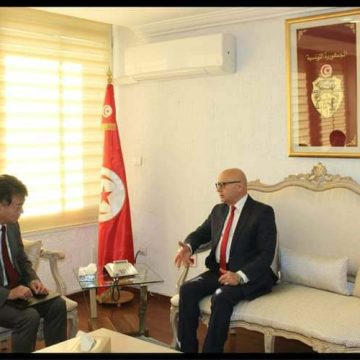 وزير الفلاحة مع سفير اليابان بتونس حول التعاون و لا سيما في تحلية المياه و الصيد البحري