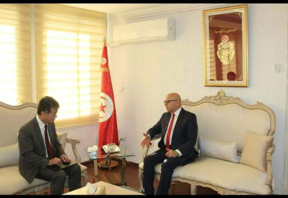 وزير الفلاحة مع سفير اليابان بتونس حول التعاون و لا سيما في تحلية المياه و الصيد البحري