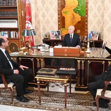 تونس/ مسألة المناولة و جرايات المتقاعدين في لقاء الرئيس بوزيرين