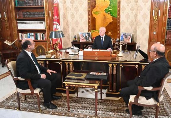 تونس/ مسألة المناولة و جرايات المتقاعدين في لقاء الرئيس بوزيرين