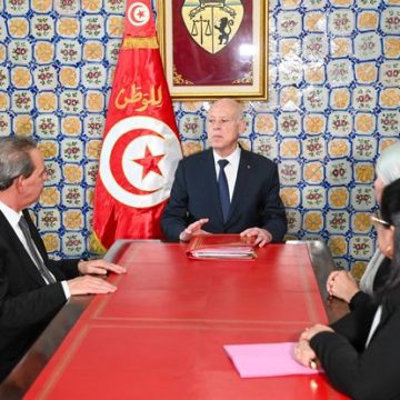 تونس/ الرئيس في القصبة يتحدث عن ضرورة الإسراع في إعادة الأموال المنهوبة