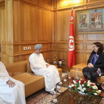 تونس/ وزيرة الشؤون الثقافية مع سفير سلطنة عمان لإرساء شراكة بين البلدين