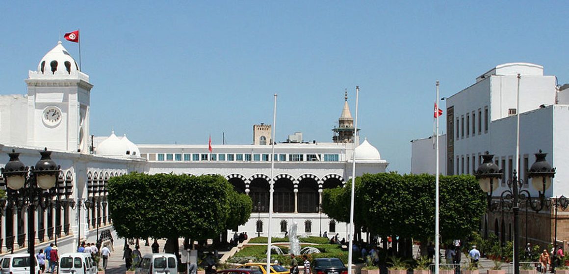 مرصد رقابة : 61 مؤسسة عمومية تونسية في وضعية غير قانونية منذ غرة جانفي 2024