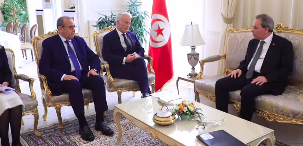 السفارة التونسية بباريس/ الحشاني يلتقي برئيس الMEDEF (فيديو صامت)