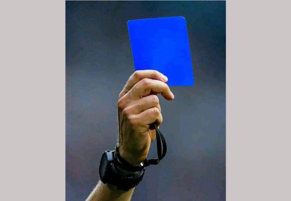 الفيفا حول البطاقة الزرقاء في كرة القدم “سابقة للأوان و المناقشة في مارس”