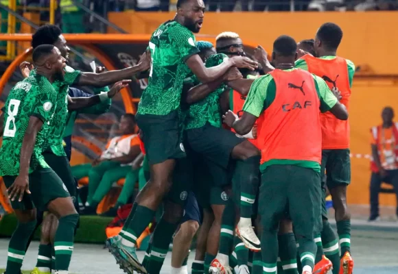 الكوت ديفوار: نيجيريا تفوز على انغولا و تتأهل إلى نصف نهائي الكان (فيديو)