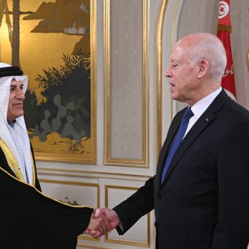 قرطاج: الرئيس يودع سفير البحرين بعد انتهاء مهامه بتونس