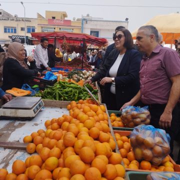 تونس-زغوان: وزيرة التجارة تدعو الى تضييق الخناق على نشاط المضاربين