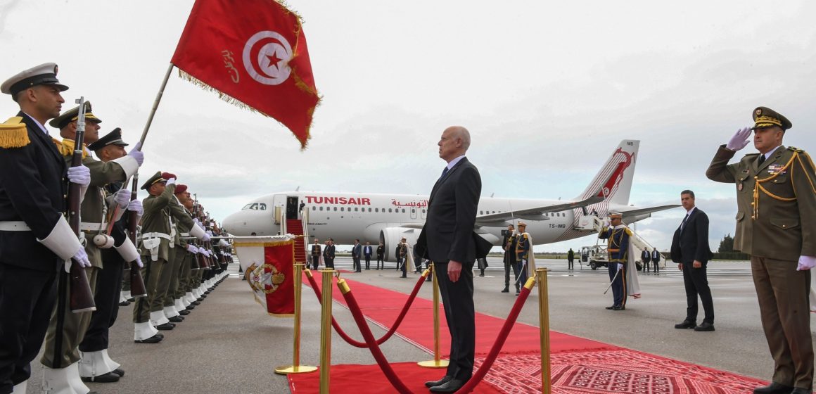 تونس/ الرئيس في اتجاه الجزائر للمشاركة في قمة منتدى البلدان المصدرة للغاز