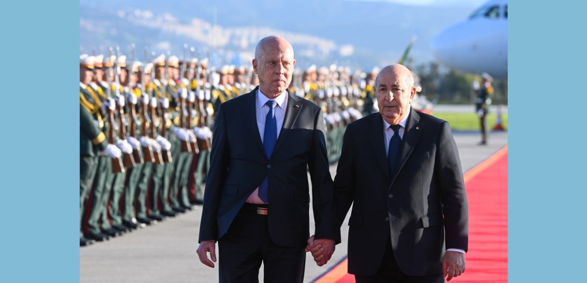 الجزائر: في استقبال الرئيس سعيد بمطار هواري بومدين نظيره تبون