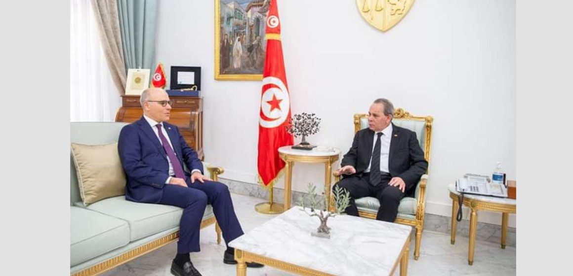 القصبة: استعدادا لاستقبال التونسيين بالخارج في موسم الصيف، الحشاني يتحاور مع نبيل عمار