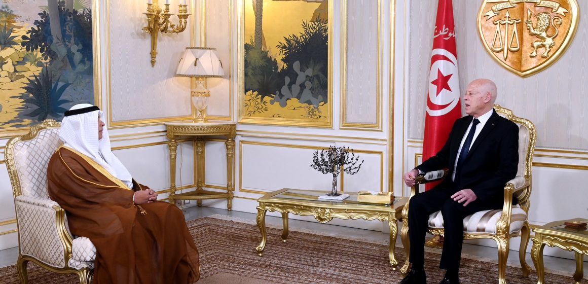 قرطاج: الرئيس سعيد يتسلم أوراق اعتماد عبد العزيز محمد عبد الله العيد سفير البحرين