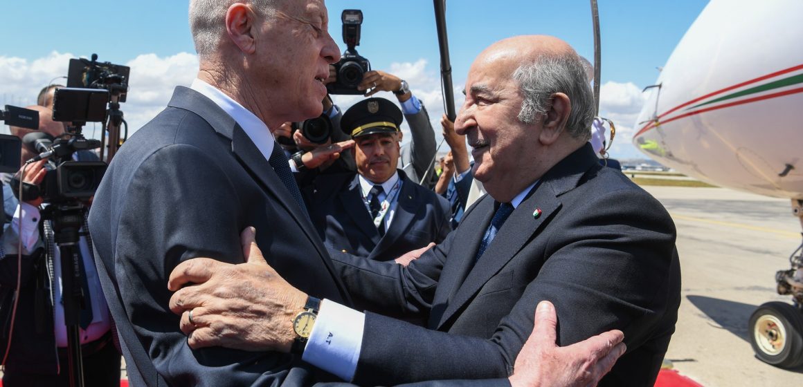 مراسم استقبال الرئيس سعيد لنظيره الجزائري عبد المجيد تبون (فيديو و صور)