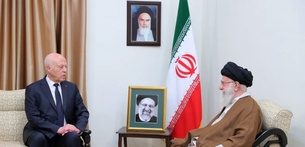 الرئيس سعيد يلتقي بالقائد الأعلى للثورة الإسلامية الإيرانية