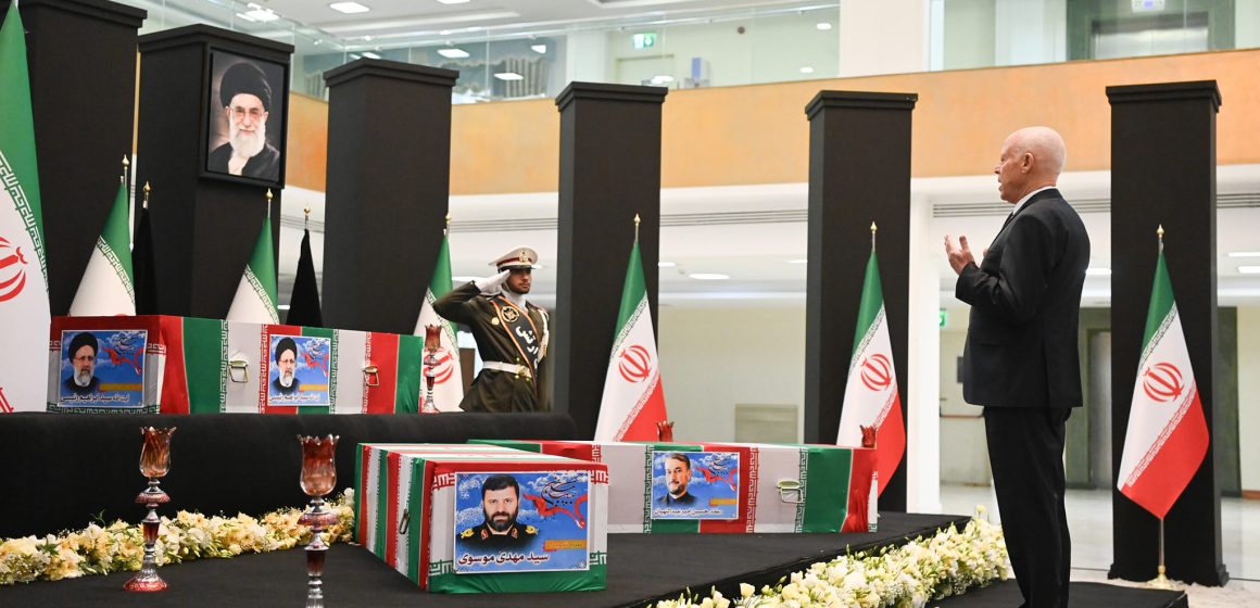 الرئيس خلال تقديم واجب العزاء في وفاة رئيس ايران ابراهيم الرئيسي (صور)