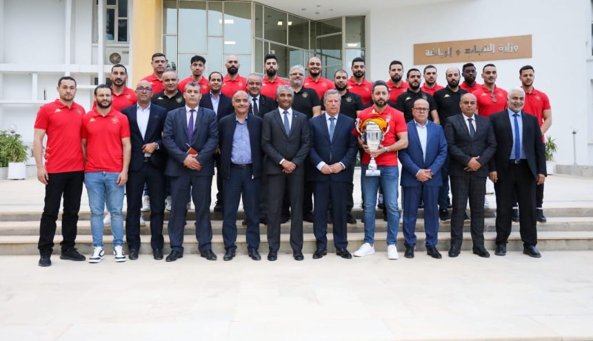 الترجي الرياضي التونسي بطل إفريقيا للأندية الفائزة بالكؤوس في ضيافة وزير الرياضة (صور)