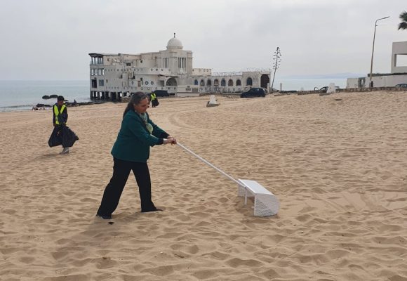 وزارة البيئة: انطلاق برنامج التنظيف الآلي للشواطىء (صور)