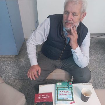 شفاء عاجلا: الناشط السياسي و الكاتب مصطفى بن أحمد يقيم في المستشفى