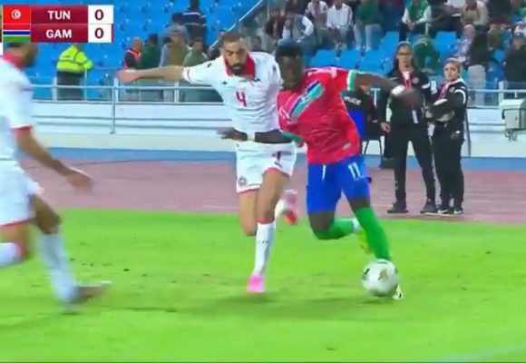 الكان 25/الهزيمة المذلة للمنتخب الوطني أمام ضيفه الغامبي تثير الغضب… (فيديو)