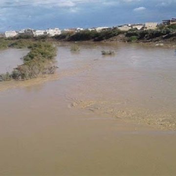 توزر: الطريق مقطوعة بسبب فيضان وادي الفريد و على المتساكنين عدم المجازفة (التفاصيل)