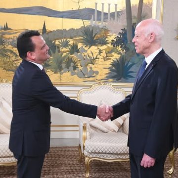 الرئيس يلتقي بسفير بلغاريا بمناسبة انتهاء مهامه بتونس