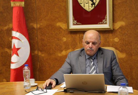 وزير النقل يتابع نشاط عدد من الادارات العامة الفنية ويستحث نسق العمل بها