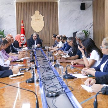 استعدادا لنهائيات كأس تونس: المورالي يجتمع بممثلي المكاتب الجامعية لكرة القدم واليد والسلّة