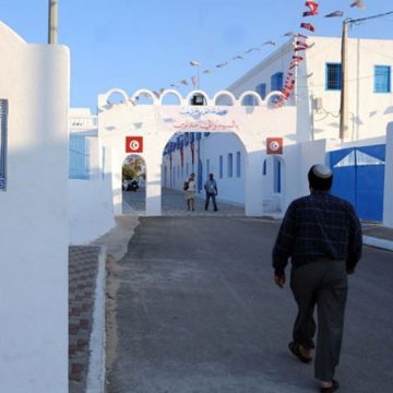 الغريبة: الزبارة تقتصر على اليهود المقيمين بتونس و الطقوس الدينية محصورة في المعبد