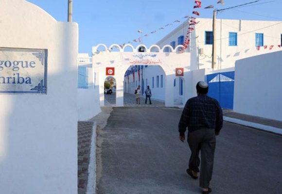 الغريبة: الزبارة تقتصر على اليهود المقيمين بتونس و الطقوس الدينية محصورة في المعبد