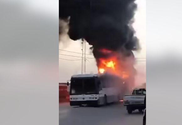صفاقس: احتراق حافلة بالكامل دون تسجيل أضرار بشرية (فيديو)