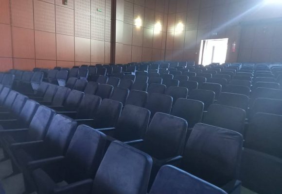 متابعة لمشاريع تهيئة وتطوير قاعات العروض بدور الثقافة بولايتي سيدي بوزيد وأريانة