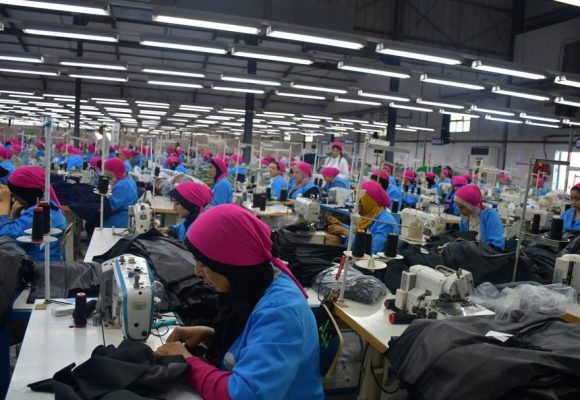 وزيرة الصناعة تزور عديد المؤسسات بالقيروان على غرار Symd Textile و Yura Coorporation