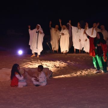 أكثر من ستة آلاف متفرج في افتتاح الدورة الخامسة للمهرجان الدولي للمسرح في الصحراء