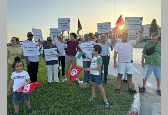 صمود: صورة للوقفة الاحتجاجية أمام السفارة الأمريكية