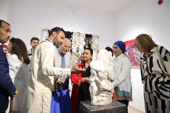 وزيرة الثقافة أمينة الصرارفي تفتتح الصالون الأول للفنون التشكيلية