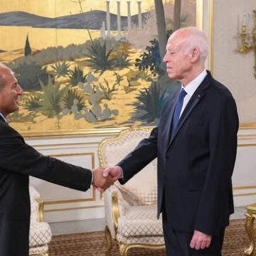 الرئيس يستقبل سفير لبنان بتونس بعد انتهاء مهامه ببلادنا