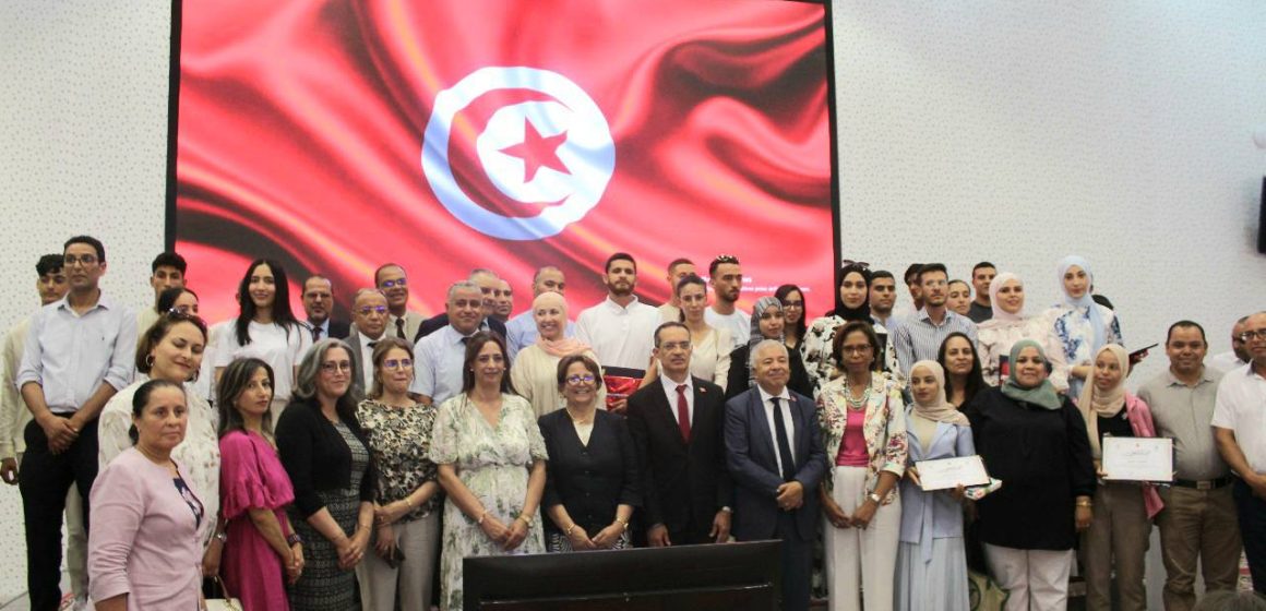 الاحتفال بيوم العلم لمنظومة البحث والتعليم العالي الفلاحي ووكالة الإرشاد والتكوين