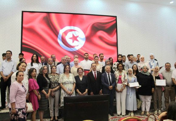 الاحتفال بيوم العلم لمنظومة البحث والتعليم العالي الفلاحي ووكالة الإرشاد والتكوين