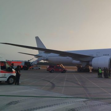 التلفزيون العربي: تصاعد دخان وهروب للركاب على مدرج أنطاليا