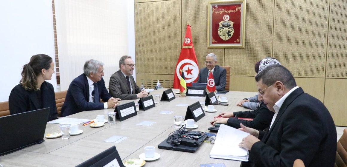 شراكة تونسية بلجيكية… لهواء أنظف ورعاية صحية أكثر أمانًا