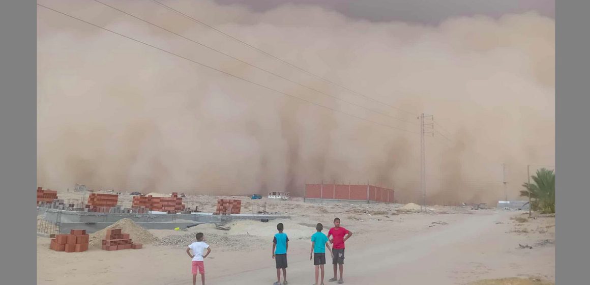 مرصد الطقس و المناخ: سرعة الرياح للعاصفة الرملية بتوزر بلغت 139 كلم/س (فيديو)