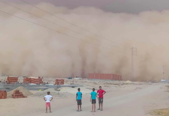 مرصد الطقس و المناخ: سرعة الرياح للعاصفة الرملية بتوزر بلغت 139 كلم/س (فيديو)